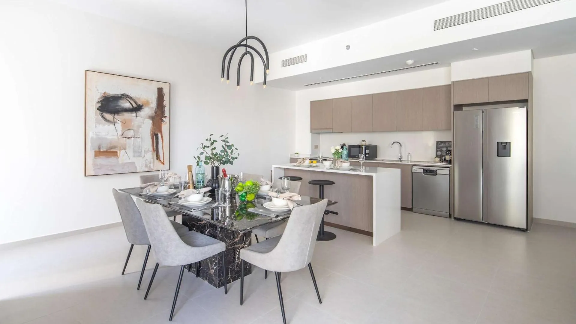 Frank Porter - Grande Signature Dubai Apartment