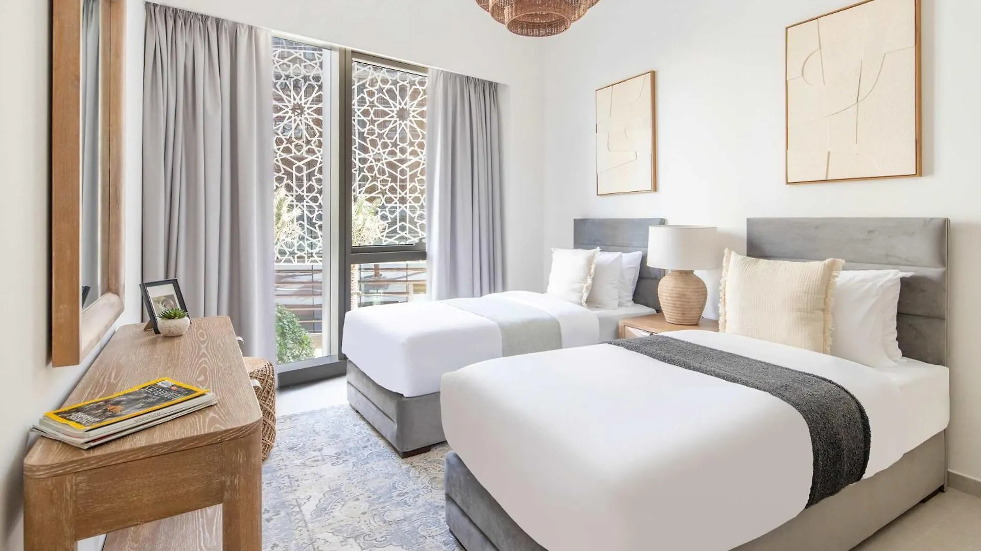 Frank Porter - Grande Signature Dubai United Arab Emirates