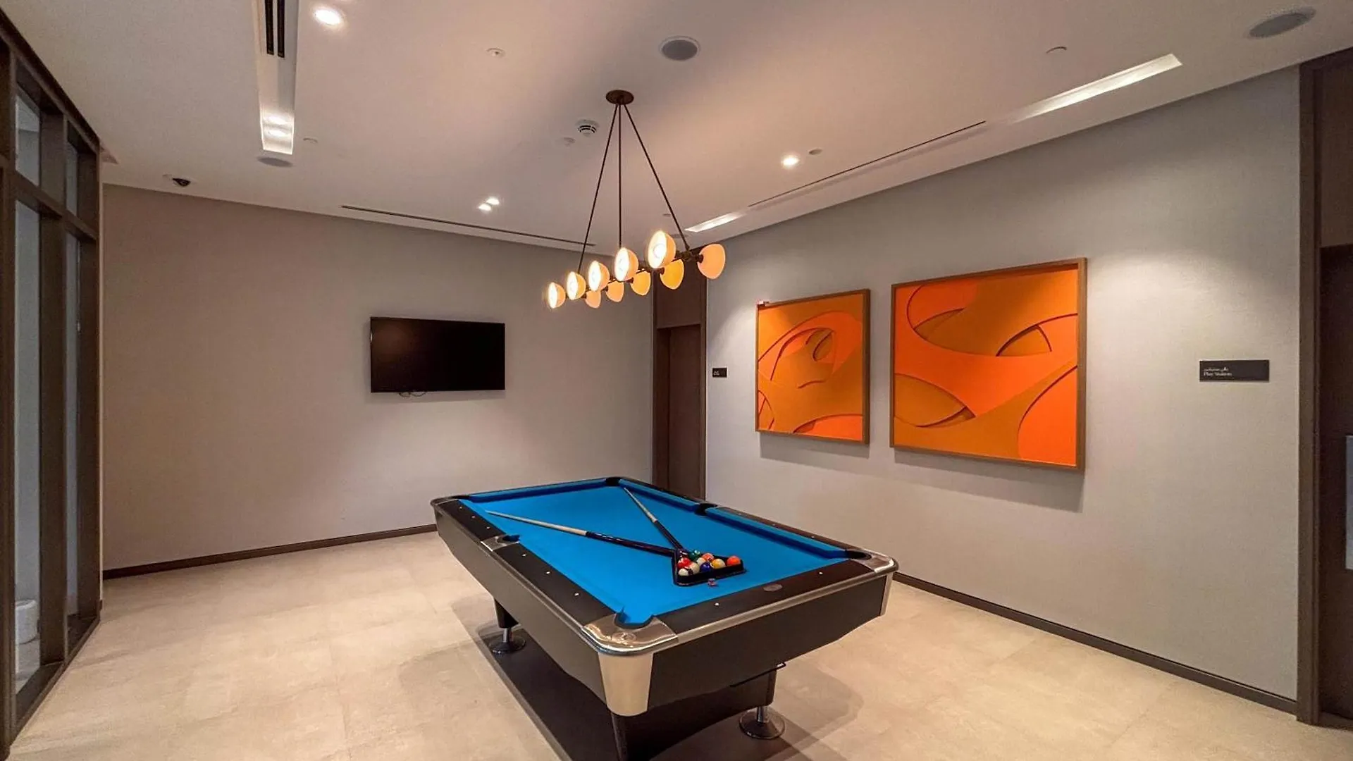 Frank Porter - Grande Signature Dubai 0*,  United Arab Emirates